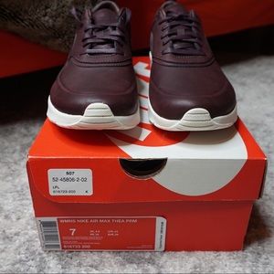 Nike Women’s premium Thea